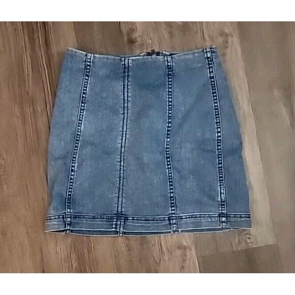 Free People Jean Skirt Size 6 Medium Wash Mini Zipper - Picture 1 of 6